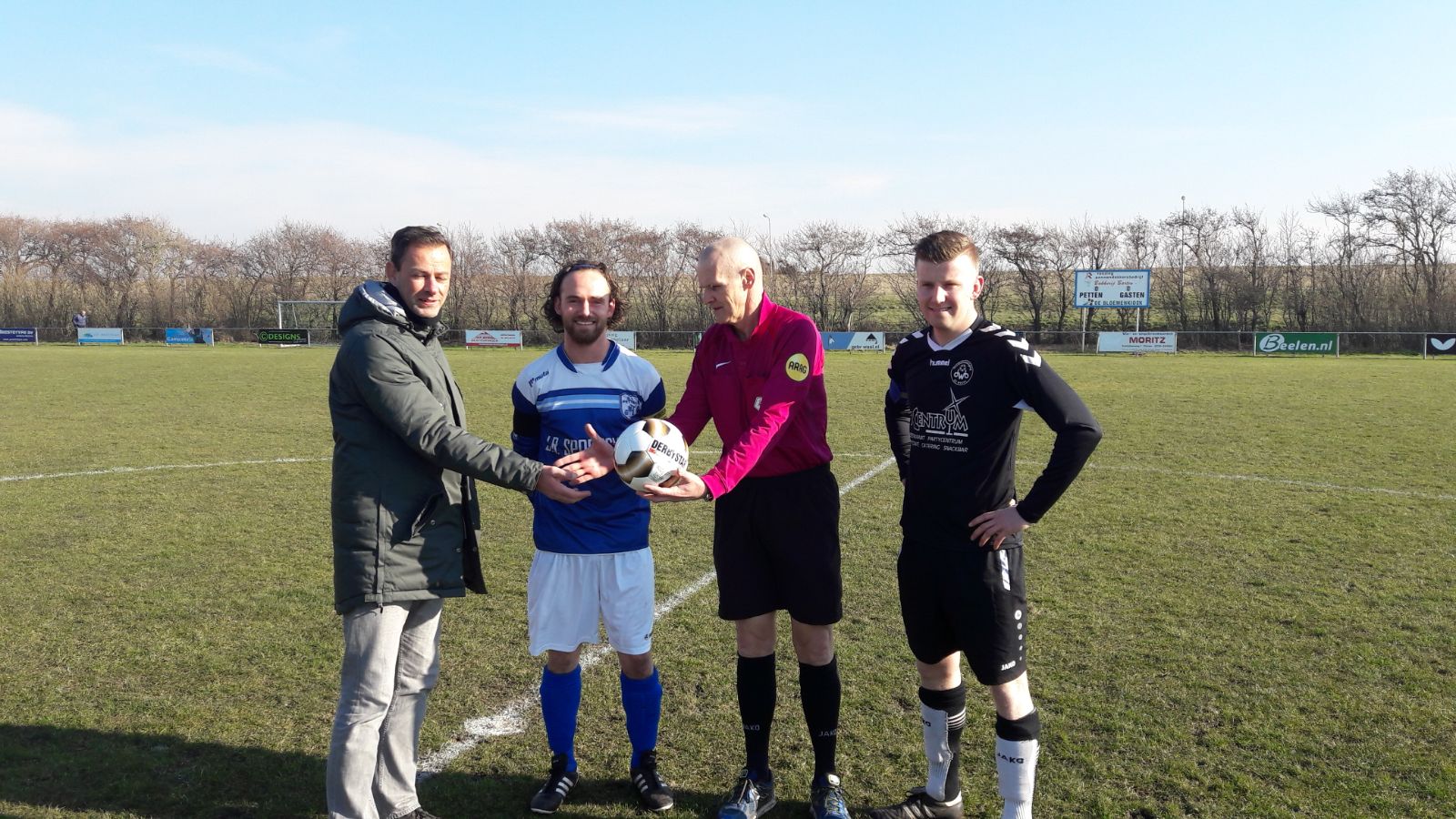 Rabobank sponsort wedstrijdbal Petten 1 - DWB 1